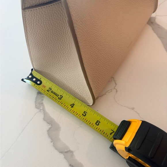 Cuyana Double Loop Leather Bag in Pebbled Stone - Picture 8 of 13